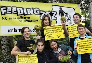 Comprar alimentos para tirarlos