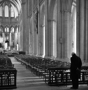 Se reduce el número de personas que acude a la iglesia. ¿A quién culpar?